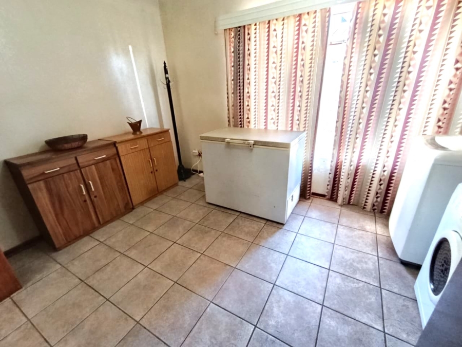 4 Bedroom Property for Sale in Langenhovenpark Free State